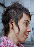 cieniowane fryzury krótkie - uczesanie damskie z włosów krótkich cieniowanych zdjęcie numer 114B